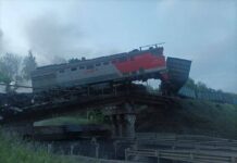 В Курской области рухнул мост под локомотивом обрушился мост под локомотивом // фото: Telegram-канал Александра Хинштейна