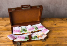 На Дону сотрудника военкомата задержали за взятку в 350 000 рублей взятка // фото: Изображение от freepik на Freepik