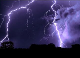 В конце весны в Ростовской области планируют искусственно вызывать дожди гроза // фото: Изображение от freepik на Freepik