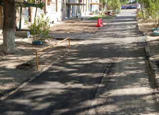 После жалобы Слюсарю в Сальске за неделю благоустроили двор В Сальске засыпали ямы после критики Слюсаря // фото: donland.ru