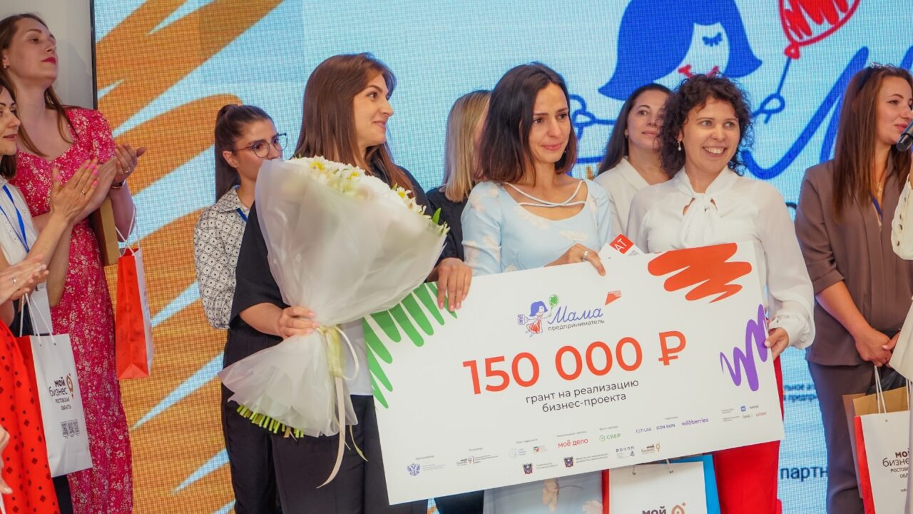 Анна Оганесова, мама двоих детей, получила грант в размере 150 тысяч рублей //Фото РРАПП