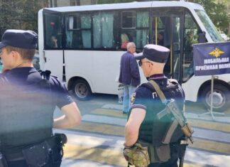 Мобильная полицейская приемная работает в зоне ЧС в Ростове В Ростове в зоне ЧС начала работать мобильная приемная полиции // фото: пресс-служба ГУ МВД по Ростовской области