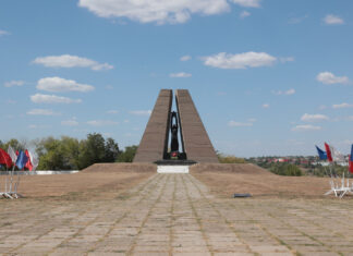В Шахтах потратят 175 млн рублей на реставрацию мемориала «Жертвам фашизма» мемориал "Жертвам фашизма" на бывшей шахте имени Красина в городе Шахты // фото: donland.ru