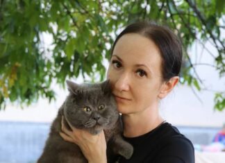 Ростовский кот-блогер Федя отмечает шестой день рождения кот Федя с хозяйкой // фото: из архива Натальи Ждановой, rostov.kp.ru
