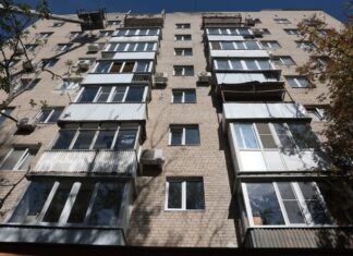 Слюсарь проверил дома, поврежденные БПЛА в Ростове