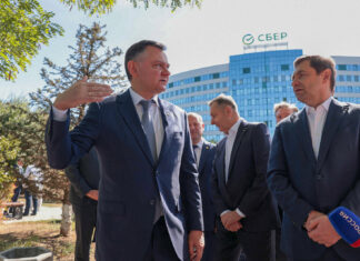 В Сбербанке обсудили развитие южного берега Северного водохранилища в Ростове руководители Сбербанк обсудили с врио главы региона Юрием Слюсарем Северное водохранилище // фото: пресс-службы главы региона Юрия Слюсаря