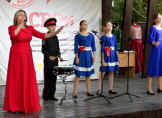 В жилом районе Суворовский Ростова состоялся вечер фронтовой песни “СВОи” вечер фронтовой авторской песни // фото: пресс-служба ВКБ Новостройки