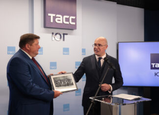 ТАСС открыл региональный инфоцентр в Ростове-на-Дону Гендиректор ТАСС Андрей Кондрашов и руководитель южного инфоцентра ТАСС Сергей Тюрин // фото: donland.ru