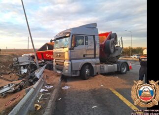 На трассе М-4 погиб водитель, сбивший три эвакуатора в смертельном ДТП на М-4 "Дон" погиб водитель грузовика "Вольво" // фото: скриншот видео областной госавтоинспекции