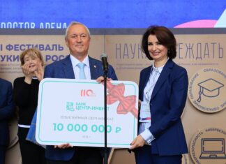 В Ростове-на-Дону прошел XVI Фестиваль науки Юга России Василий Высоков и Инна Шевченко на открытии XVI Фестиваля науки // фото: пресс-служба ЮФУ