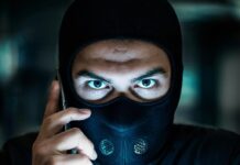 Ростовчанин потерял 2 млн рублей при покупке автомобиля мошенник // фото: сгенерировано с помощью нейросети GigaChat от Сбера