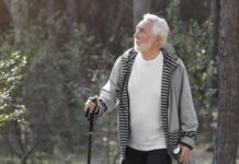 На Дону 230 долгожителей получат выплаты от Соцфонда пожилой человек // фото: freepik.com