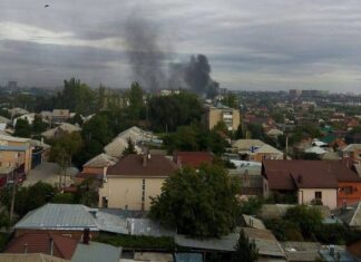 В Октябрьском районе Ростова горит склад горит склад на улице Монтажной в Ростове // фото: телеграм-канал "ВкурсеРостов"