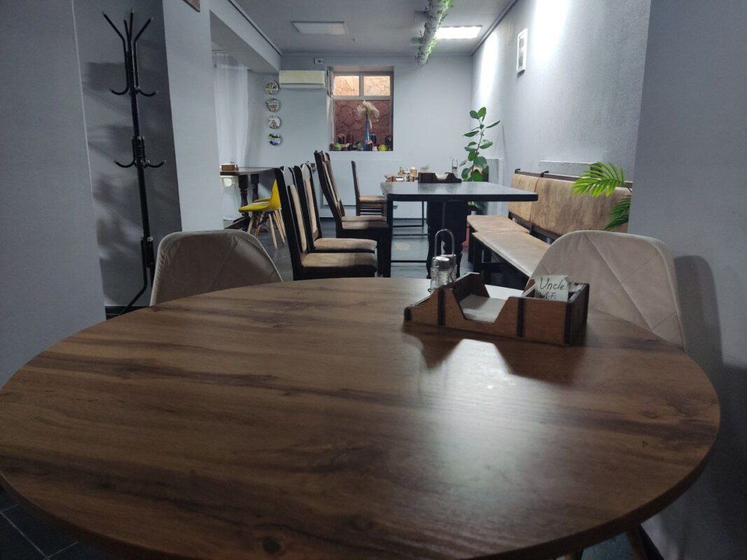 интерьер ресторана Uncle Frank // фото: предоставлено Сергеем Кураповым