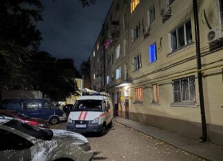 В Ростове из-за трещины дома на улице Ивановского расселяют жильцов в микрорайоне Рабочий городок в пятиэтажке образовалась трещина // фото: телеграм-канал Скрябина