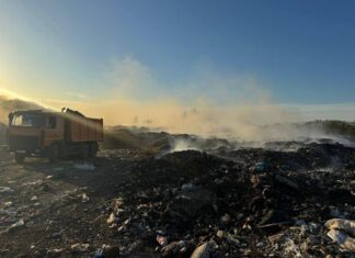На Зерноградском полигоне ТКО начали тлеть отходы на Зерноградском полигоне начали тлеть отходы // фото: телеграм-канал Антонины Пшеничной