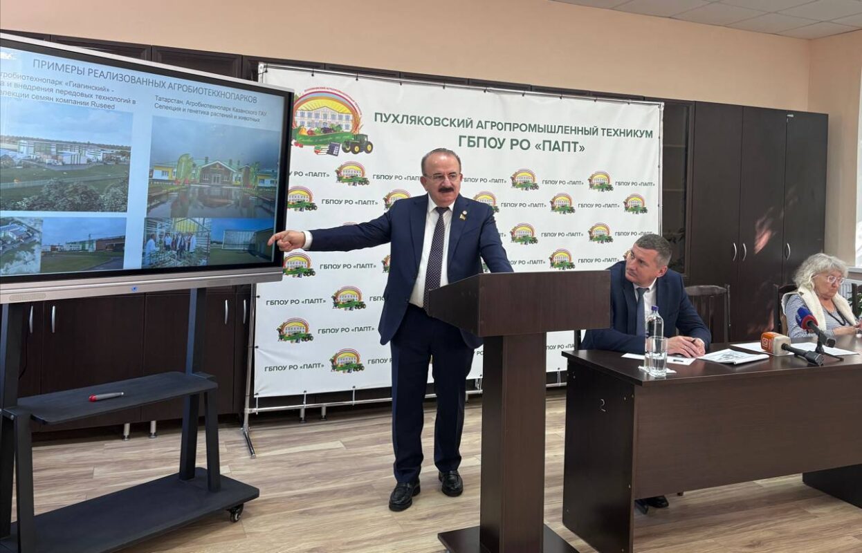 Бесарион Месхи в Пухляковском техникуме // фото: телеграм-канал Бесариона Месхи