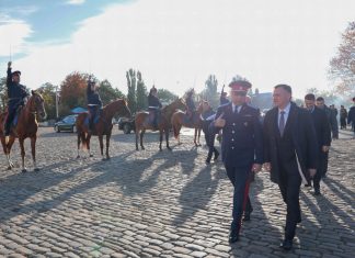 Слюсарь посетил праздничную службу в день Покрова Пресвятой Богородицы Слюсарь посетил праздничную службу в день Покрова Пресвятой Богородицы // фото: пресс-служба Правительства Ростовской области