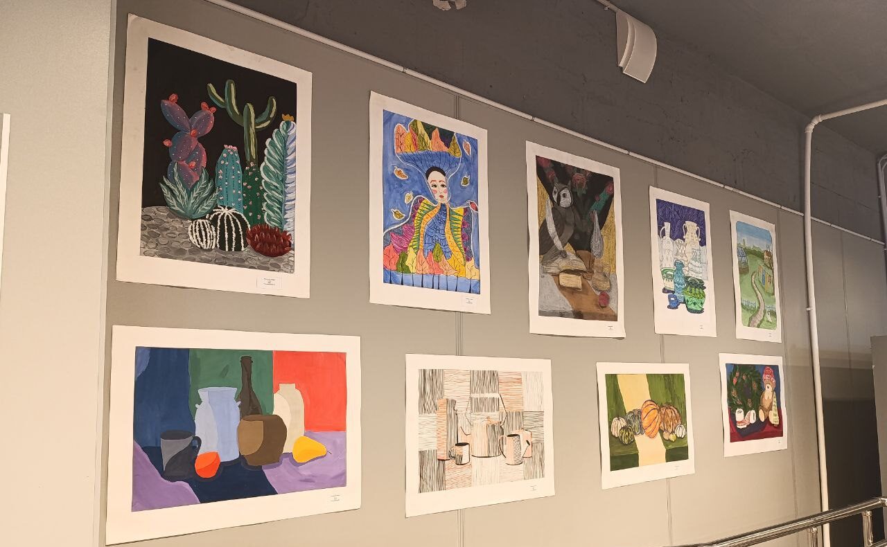 выставка картин ростовской художницы в Пятерочке // фото: Городской репортер