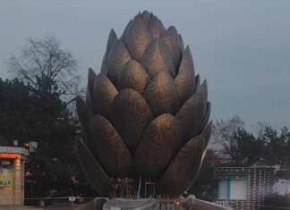 Новый арт-объект появился на набережной Ростова-на-Дону к новогодним праздникам Новый арт-объект на набережной Ростова-на-Дону// Фото с сайта Donday.ru