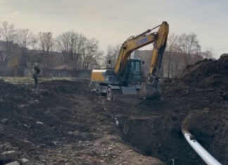 В Шахтах возобновлен капремонт канализационного коллектора 1965 года капремонт коллектора в Шахтах // фото: Скриншот видео в Telegram-канале Антонины Пшеничной