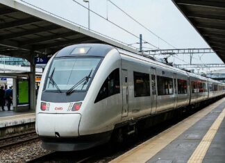 В новом году стоимость проезда в электричках Ростовской области подорожает Электричка // Фото сгенерировано нейросетью «Шедеврум»