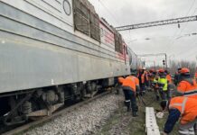 В Ростове-на-Дону началось расследование схода грузового состава с рельсов Под Ростовом локомотив сошел с рельсов //Фото Южная транспортная прокуратура