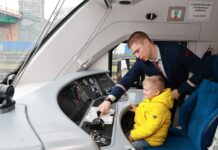 Мечта маленького жителя Ростовской области о кабине машиниста сбылась благодаря железнодорожникам СКЖД исполнила мечту мальчика Гордея посидеть в кабине локомотива //Фото пресс-службы СКЖД