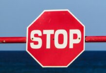 С 22 апреля в Ростове ограничат движение на нескольких улицах Знак Стоп // Фото с сайта https://pxhere.com/