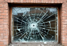 В Таганроге беспилотниками повредились два предприятия и восемь домов