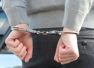 Подозреваемых в подготовке теракта на объекте инфраструктуры задержали в Ростовской области Наручники // Фото с сайта https://pxhere.com/