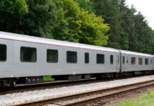 В Ростовской области «Ласточка» сбила легковушку, выехавшую на переезд Поезд // Фото: сгенерировано с помощью нейросети "Шедеврум"