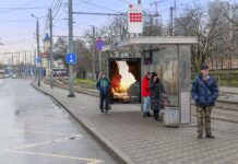 Городская навигация нового уровня: эксперты объяснили, зачем Ростову бесплатный Wi-Fi на остановках Остановка общественного транспорта в Ростове //Фото предоставлено пресс-службой "Ростелеком"