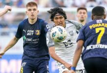 Прилетевшая в закрытый аэропорт Платов «Балтика» сыграла вничью с ФК «Ростов» на «Ростов-Арене» Момент матча «Балтика» - ФК «Ростов» //Фото Виталий Невар, ТАСС