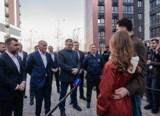 Марат Хуснуллин и Владимир Якушев оценили масштабы «Нового Ростова» на месте старого ростовского аэропорта Владимир Якушев, Марат Хуснуллин и Юрий Иванов оценили масштабы «Нового Ростова» //Фото «ЮгСтройИнвест»
