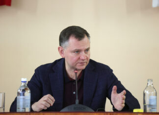 Губернатор поставил задачи перед минЖКХ: ливневка, водоводы, контроль за УК и прозрачный вывоз мусора Юрий Слюсарь // Фото Правительства Ростовской области
