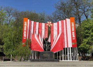 На украшение Ростова ко Дню Победы направят почти 20 млн рублей Оформление территории площади перед скульптурной композицией «Мать и дитя»//Скриншот из конкурсной документации