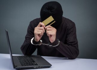 В Ростове у 92-летней пенсионерки похитили 457 тысяч рублей Мошенник//Фото: freepik.com