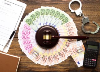 В Ростове за на взятку в 13 млн рублей обвинили экс-начальника отдела Росимущества //Фото: freepik.com