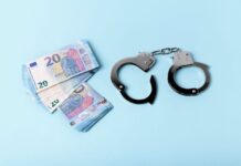 В Ростове компанию оштрафовали на 500 тысяч рублей за взятку замминистру спорта Взятка//Фото: freepik.com