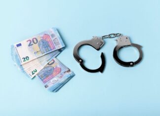 В Ростове компанию оштрафовали на 500 тысяч рублей за взятку замминистру спорта Взятка//Фото: freepik.com