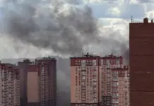 В Ростове разгорелся пожар рядом со стройкой на Вересаева