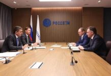 «Россети» увеличили инвестиционную программу в Ростовской области В Москве состоялась рабочая встреча Губернатора Ростовской области Юрия Слюсаря и главы Группы «Россети» Андрея Рюмина //Фото пресс-службы Россети-юг