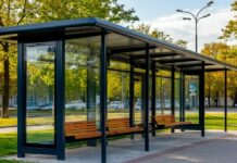 В Ростове за пять лет обновят 450 остановок: первые 100 — уже в этом году //Изображение сгенерировано при помощи нейросети Шедеврум