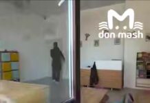 Мать выбила окно в частном детсаду Ростова //Скриншот видео, опубликованного в Don Mash