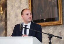 Александр Полтавцев стал и.о. главы администрации Кировского района Александр Полтавцев// Фото: Администрация Кировского района